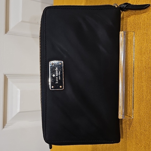 Kate Spade of New York Black Kaden Wilson Road Organizer Wallet/Clutch EUC - Picture 1 of 14